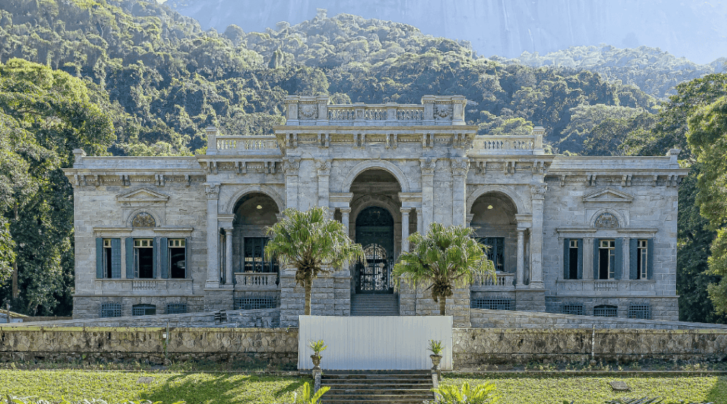 Restauro do Parque Lage: A Construpower revela pinturas históricas escondidas há décadas.